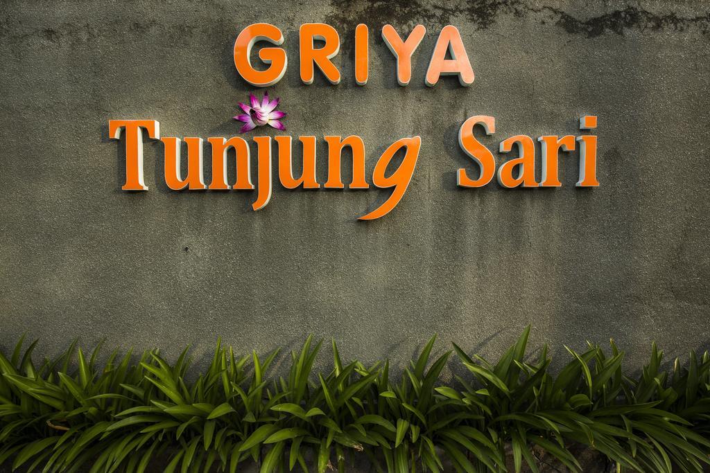 Griya Tunjung Sari Hotel Dempasar Exterior foto